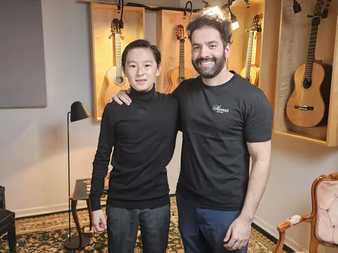 Justin Chen at Siccas Guitars