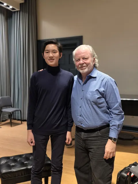 Justin Chen with Maestro Manuel Barrueco