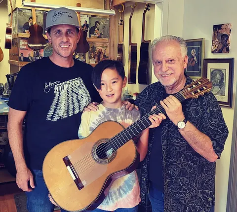 Justin Chen with musicians